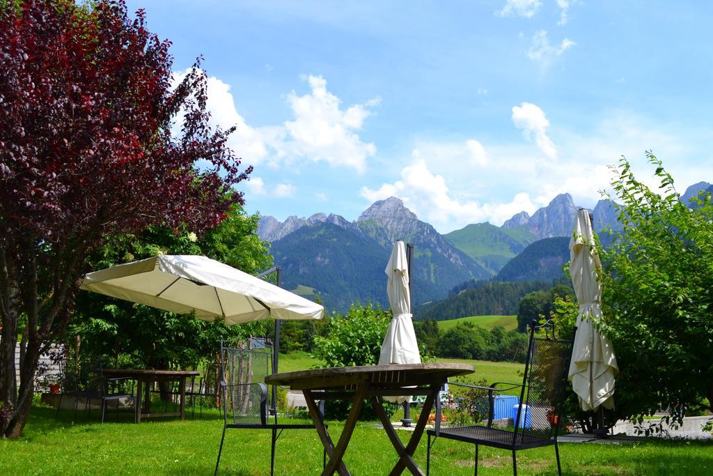 B&B Rosaly Chateau-d'Oex Esterno foto